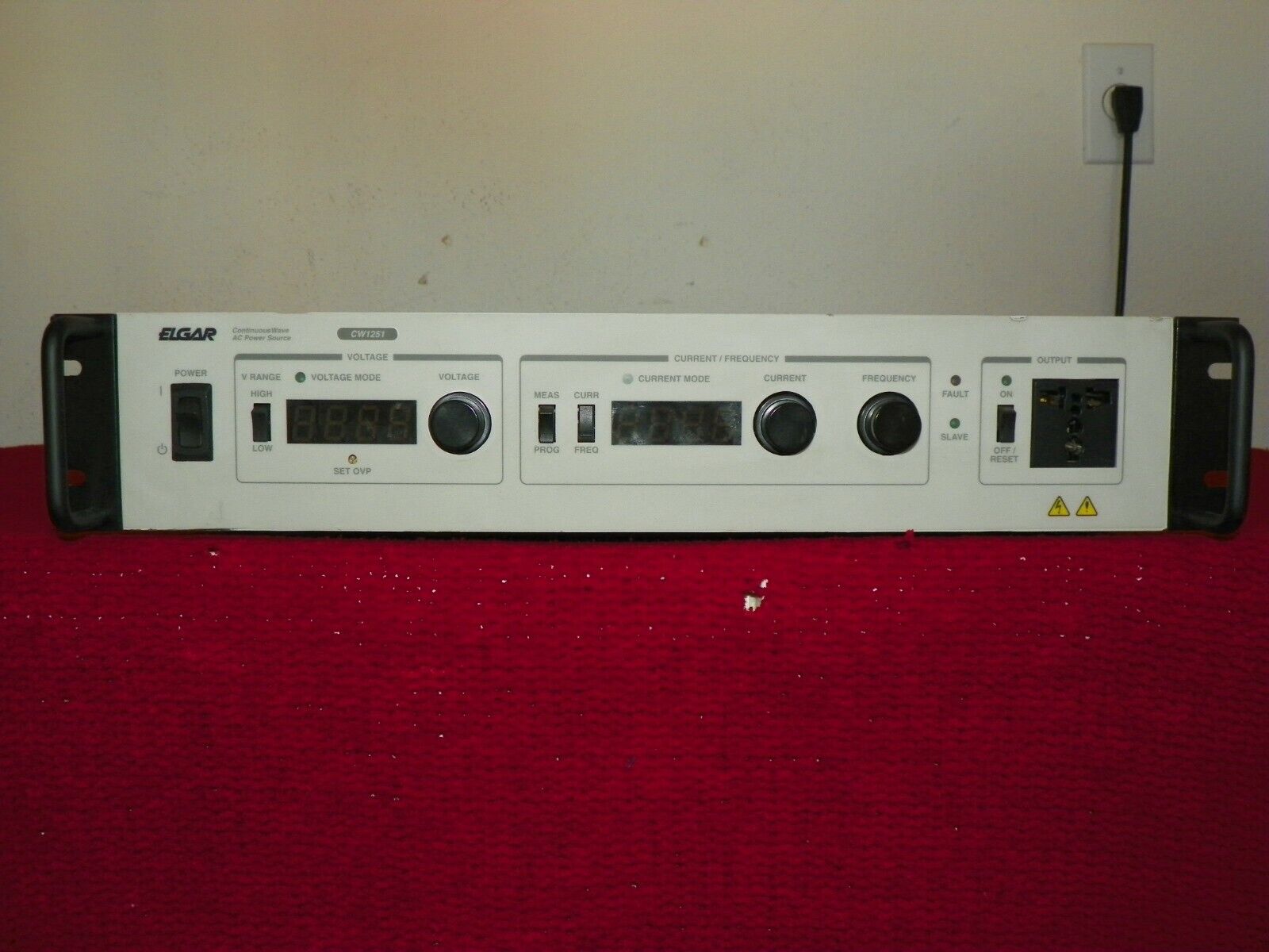 Elgar CW1251M 1250VA 45-500Hz,135/270Vac 9.26A/4.63A AC source Elgar CW1251M 1250VA 45-500Hz,135/270Vac 9.26A/4.63A AC source